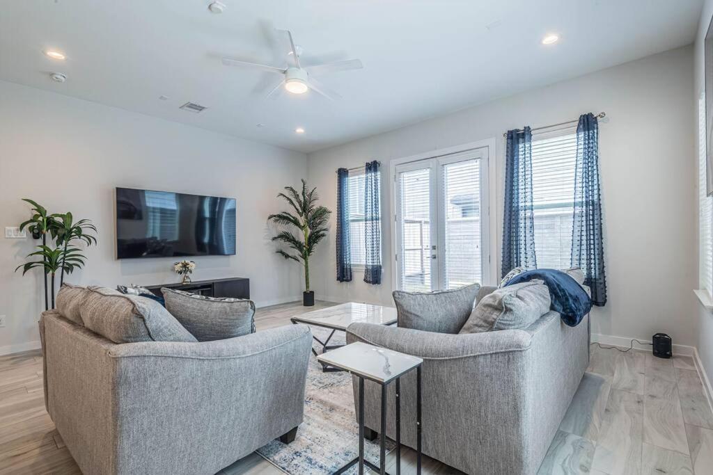 Charming 3-Bedroom Luxury Home Near Downtown, Nrg, Galleria & Medical Center Х'юстон Екстер'єр фото