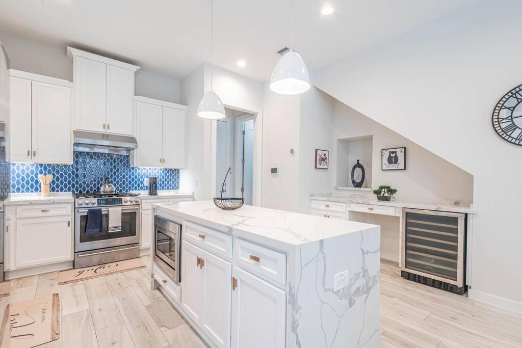 Charming 3-Bedroom Luxury Home Near Downtown, Nrg, Galleria & Medical Center Х'юстон Екстер'єр фото