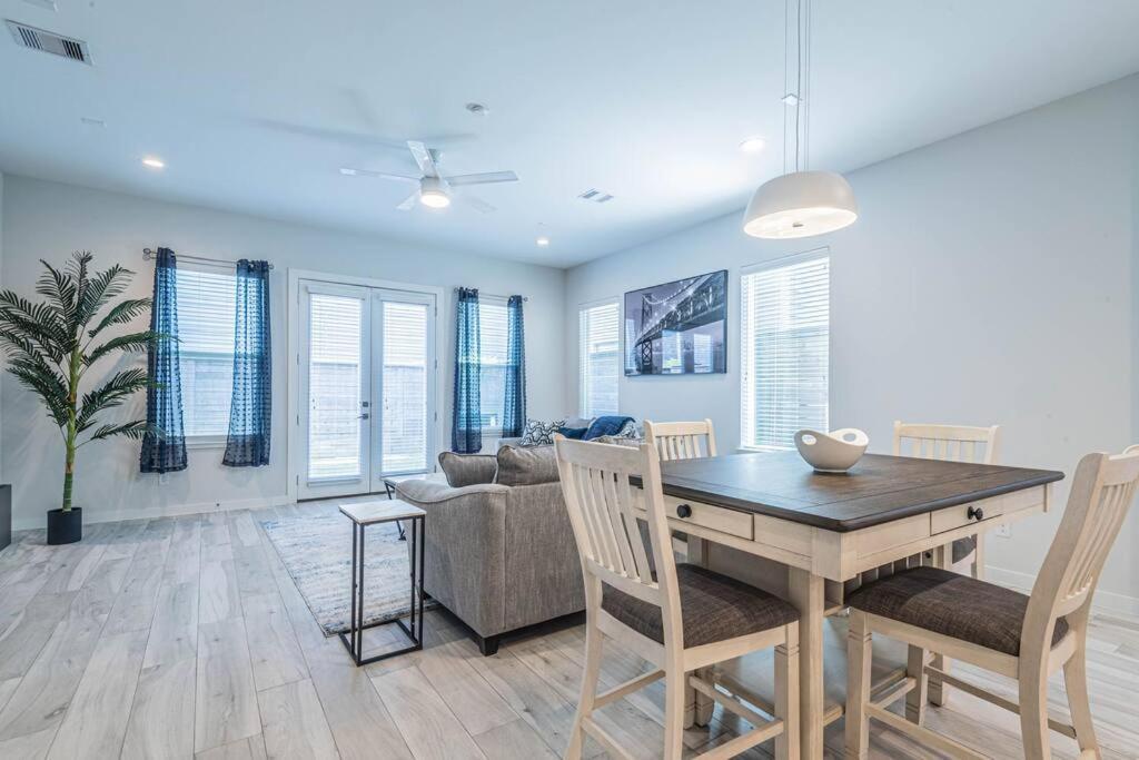 Charming 3-Bedroom Luxury Home Near Downtown, Nrg, Galleria & Medical Center Х'юстон Екстер'єр фото